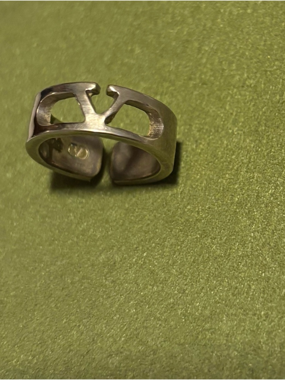 Valentino Garavni V logo signature ring size 6